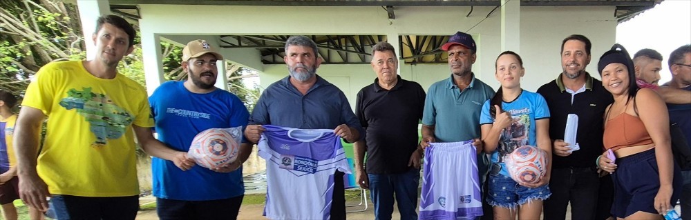 Deputado Jean Oliveira entrega kits esportivos em Santa Luzia d’Oeste