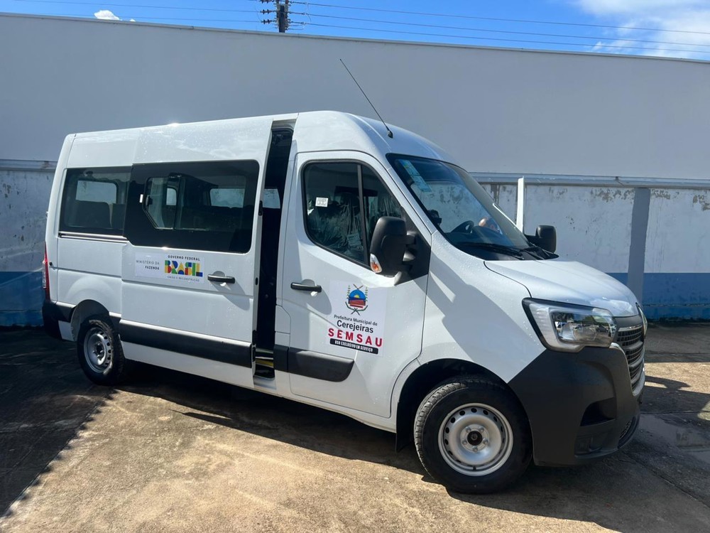 Deputada Sílvia Cristina entrega Van para o transporte de pacientes em Cerejeiras