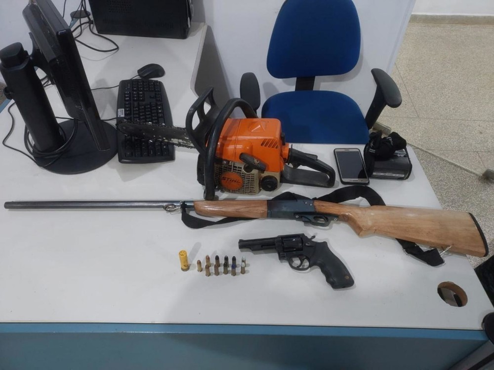 Abordagem policial resulta em apreensão de duas armas de fogo em Ariquemes